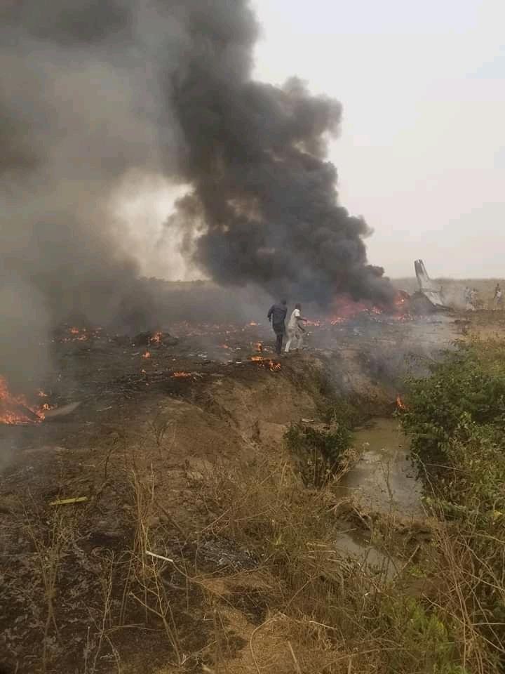 Photonews: Six Feared Dead As Nigerian Air Force Plane Crashes In Abuja