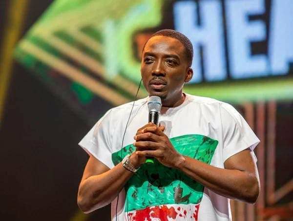 Photo News: Bovi takes the 20-10-20 Massacre to Headies, Left Many Nigerians Emotional