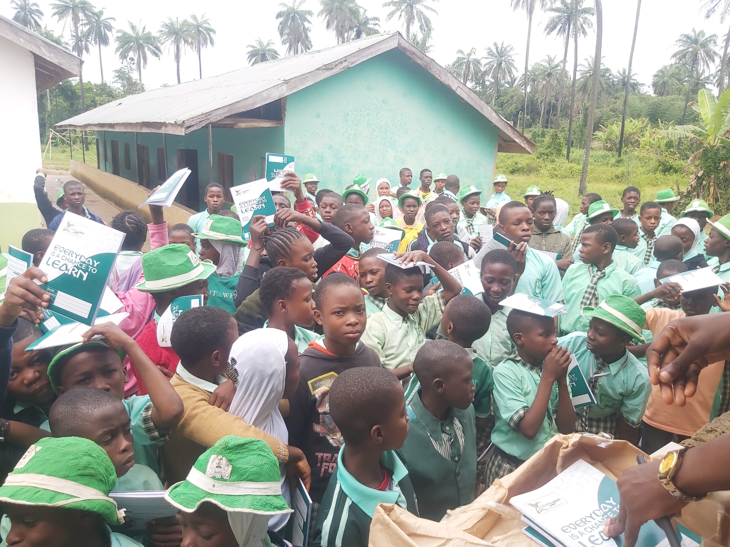 GOVERNMEND Team Reached Out to Young Adults, Gave Out Writing Materials to Students in Schools in Osun | GOVERNMEND